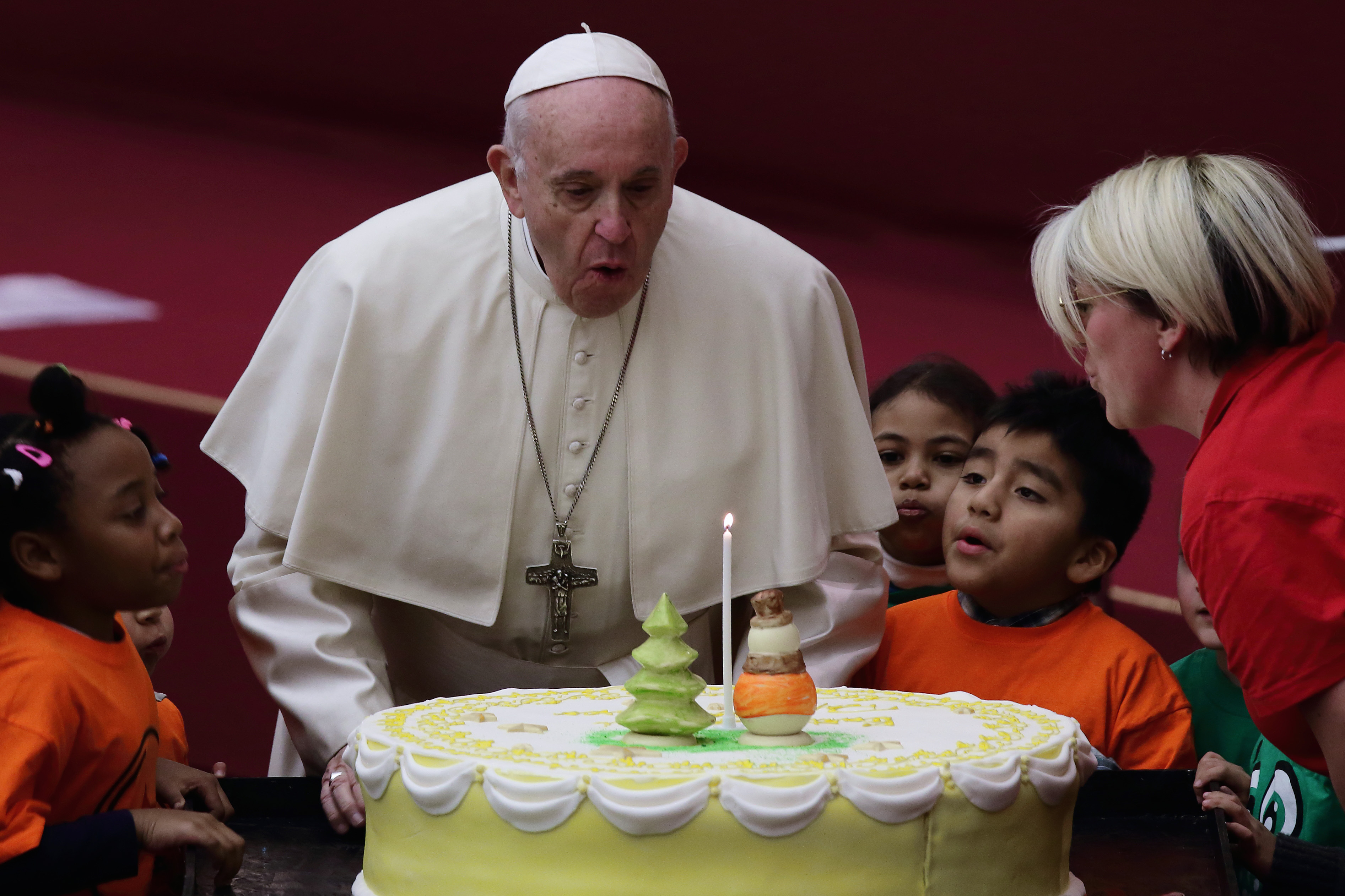 Pope celebrates his birthday with party for sick children