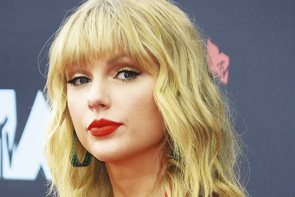 Taylor Swift signs up for `race that stops a nation`